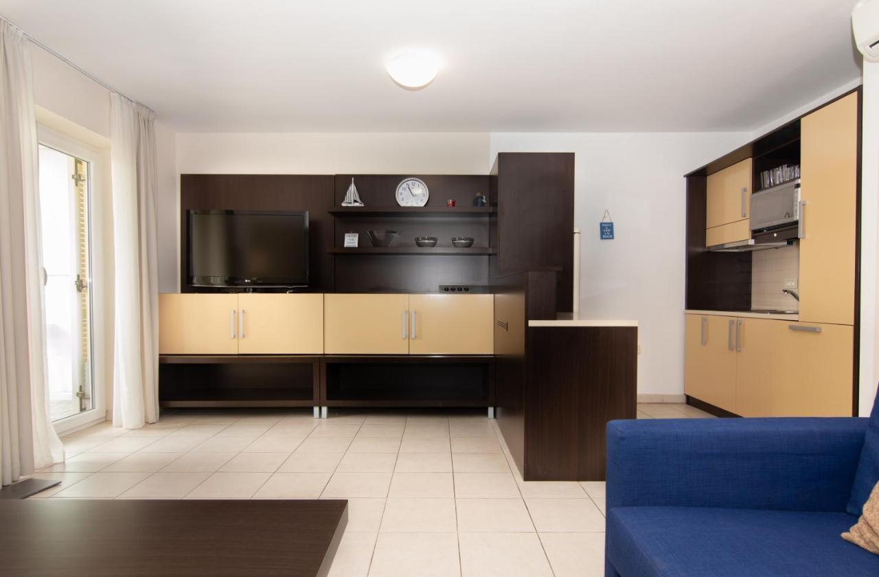Residence Marina Rose M Apartment By Locap Group ポルトローシュ エクステリア 写真